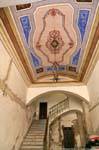 Bosa, Corso Vittorio Emanuele II, la decorazione della volta di un ingresso edificio, Sardegna.