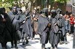 Nuoro, Festa del Redentore, sos Maimones di Onieri, abiti neri, Sardegna.