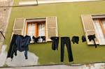 Sassari, bucato appeso a un filo, Sardegna.