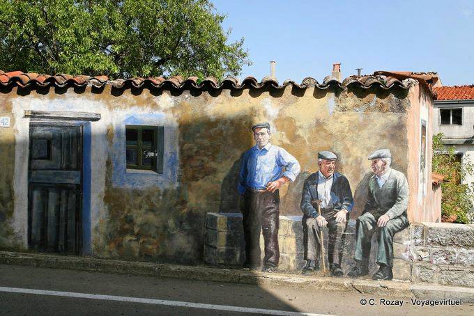 Fonni, gli anziani sono in chat, murale - Sardegna