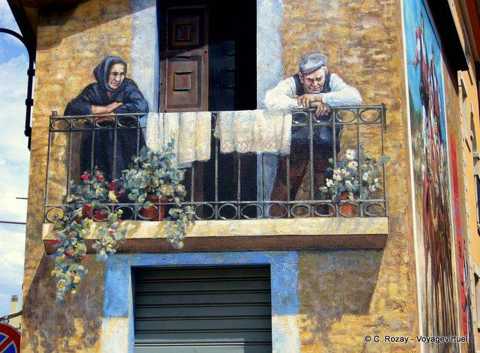 La vecchia coppia sul balcone, Fonni murale - Sardegna