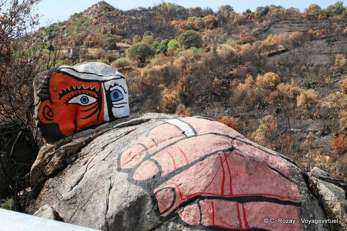 Pittura roccia all'ingresso di Orgosolo - Sardegna
