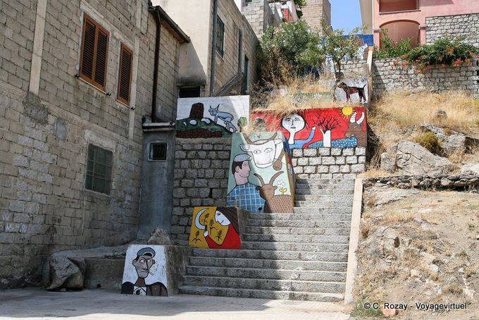 Orgosolo, divertenti scale, murale - Sardegna