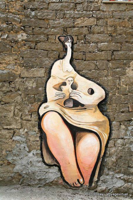 Orgosolo, una madre e il suo bambino, la visione dell'artista, murale - Sardegna