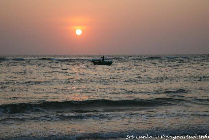 Beruwela, sole e marinaio - Ceylon Sri Lanka
