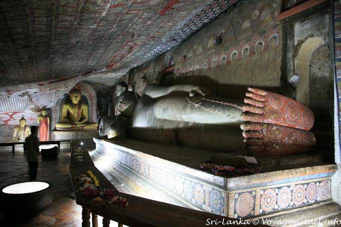 Da piedi a testa, reclinabili Buddha, Devaraja lena, tempio Dambulla grotta - Ceylon Sri Lanka
