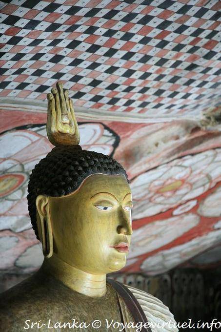 Scacchiera dipinta sul tetto del Tempio d'Oro di Dambulla grotte - Ceylon Sri Lanka