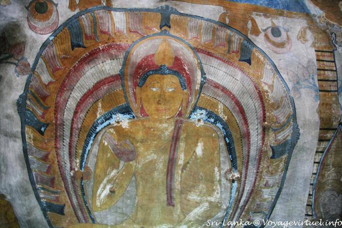 Buddha dipinto su un arco Pacchima Viharaya, Tempio d'oro, Dambulla - Ceylon Sri Lanka