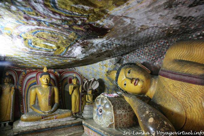 Posa o loto nella terza grotta, Raja Maha Vihara, Dambulla - Ceylon Sri Lanka
