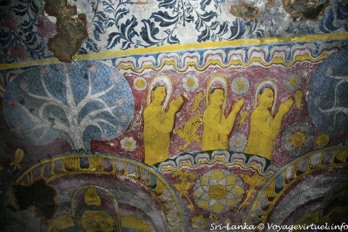 Pittura murale con l'albero ed Arhat Bikus, Secondo Nuovo Tempio, Dambulla - Ceylon Sri Lanka