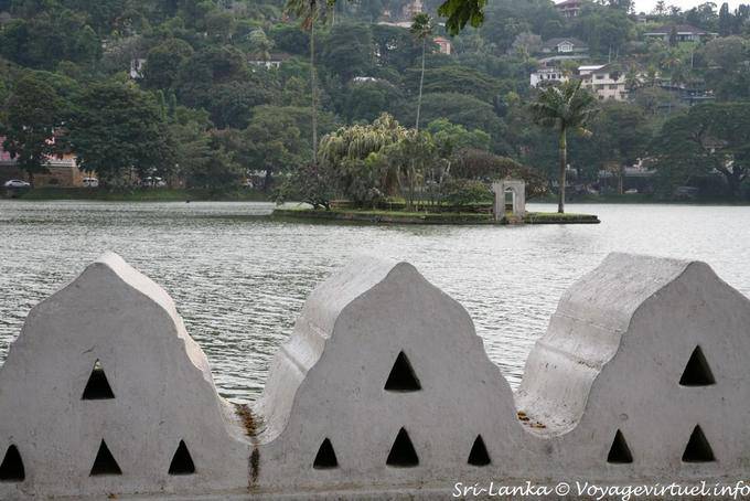 L'isolotto del lago di Kandy - Ceylon Sri Lanka