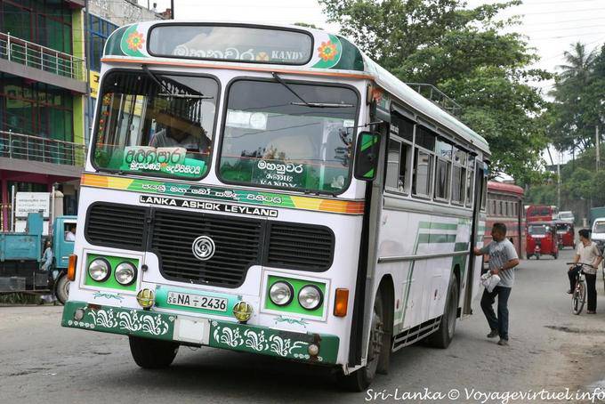 Prima di bus locale, Kandy - Ceylon Sri Lanka