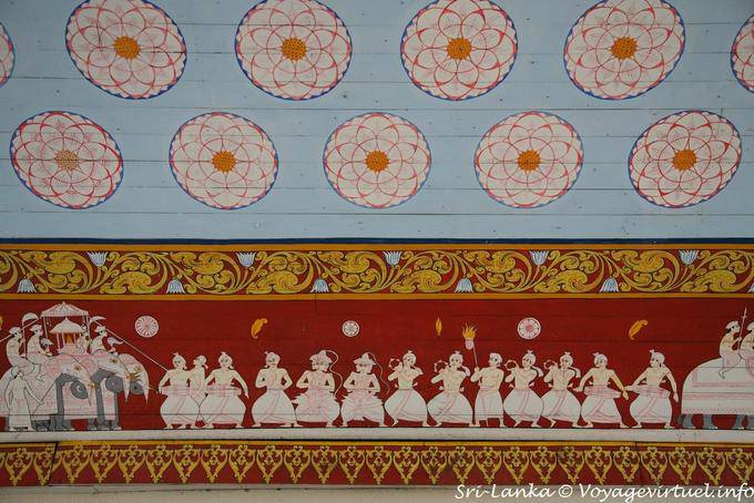 Particolare degli affreschi del Vahalkada Maha, Tempio del Dente, Kandy - Ceylon Sri Lanka