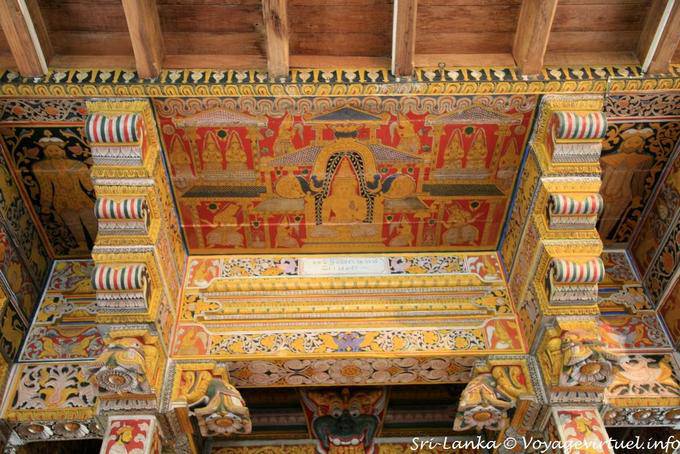 Quadri su legno sopra la porta Pallemale, Dalada Maligawa, Kandy - Ceylon Sri Lanka
