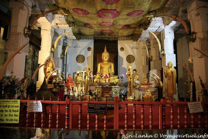 Cappella nel nuovo tempio Dalada Maligawa, Kandy - Ceylon Sri Lanka