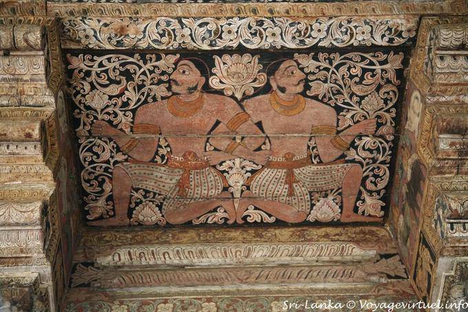 Dalada Maligawa, dipingere il soffitto del tempio in puro stile Kandy - Ceylon Sri Lanka