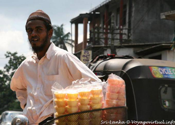 La gelateria al tempio indù, Matale - Ceylon Sri Lanka