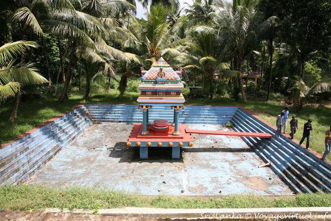 Altare in un bacino, Sri Muthumariamman Thevasthanam, Matale - Ceylon Sri Lanka