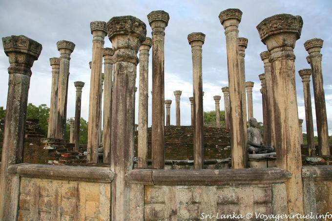 Vadatage foresta di colonne, Tempio Medirigiriya - Ceylon Sri Lanka