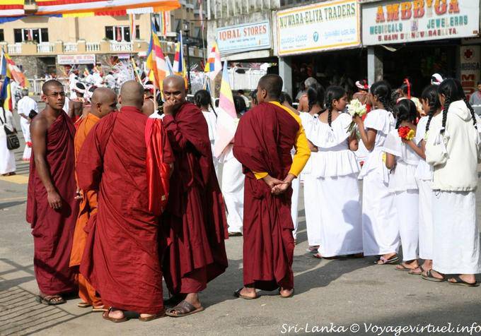 Gruppo di monaci buddisti, Processione Nuwara Eliya - Ceylon Sri Lanka