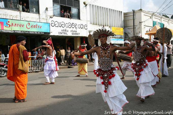 Danza tradizionale nel centro della città, Nuwara Eliya - Ceylon Sri Lanka