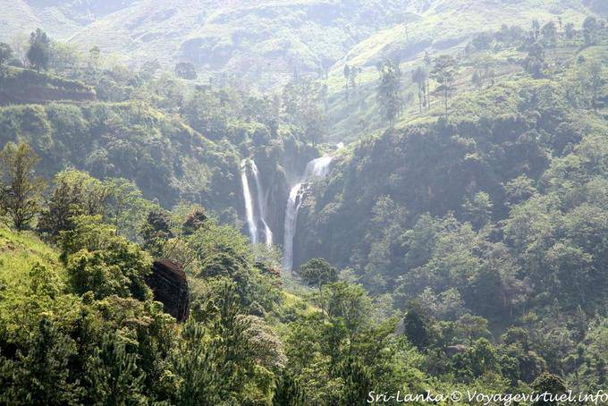 Vista della cascata nebbioso Ramboda - Ceylon Sri Lanka