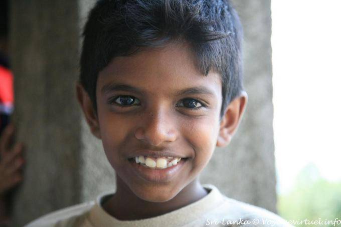 Ritratto di un bambino dello Sri Lanka, via Tea Nuwara Eliya - Ceylon Sri Lanka