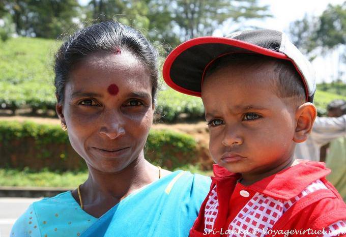 Volto di donna con il suo bambino, Tea Road, Nuwara Eliya - Ceylon Sri Lanka