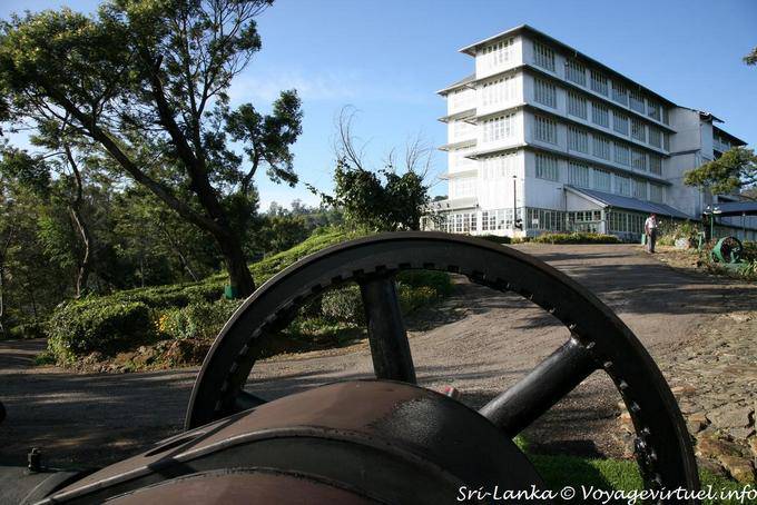 Macchinari esposti nei dintorni del Tea Factory in Kandapola - Ceylon Sri Lanka