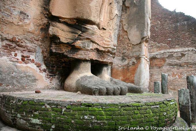 12 piedi del Buddha santuario Lankatilaka, Alahana Parivena, Polonnaruwa - Ceylon Sri Lanka