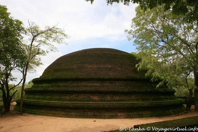 Cremazione stupa Pabalu Vihara, Alahana Parivena, Polonnaruwa - Ceylon Sri Lanka