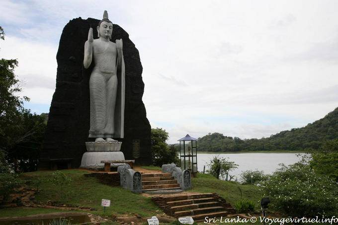 Buddha Polonnaruwa lago - Ceylon Sri Lanka