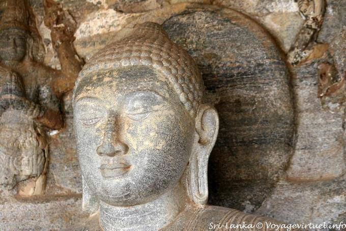 Halo scolpita dietro la testa del Buddha Vidyhadhara Guha, Gal Vihara, Polonnaruwa - Ceylon Sri Lanka