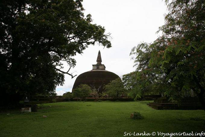 Scoperta dagoba superiore Rankoth Vehera, Polonnaruwa - Ceylon Sri Lanka