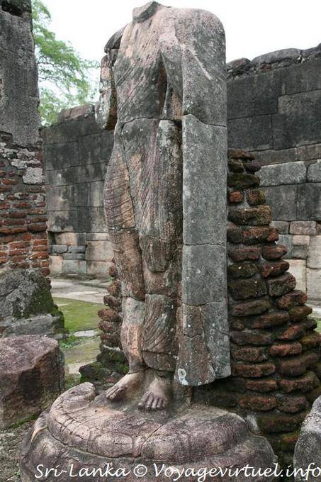 Headless statua in Hatadage, Polonnaruwa - Ceylon Sri Lanka