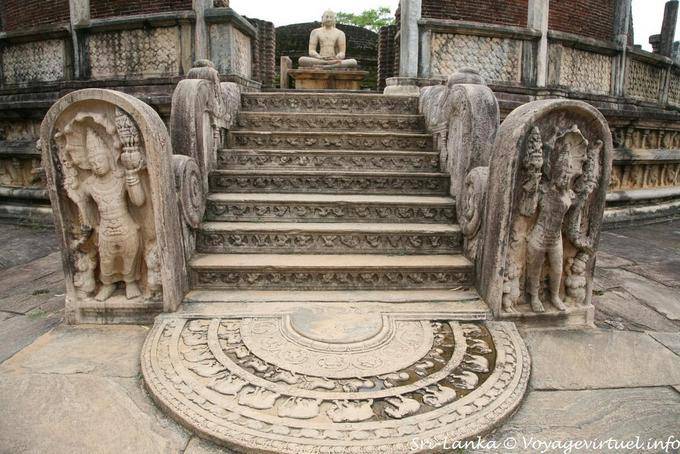 Uno dei quattro voci Vatadage, Polonnaruwa - Ceylon Sri Lanka