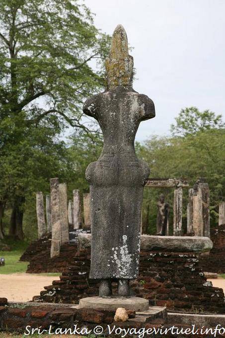 Statua vista posteriore alla Terrazza del Dente, Polonnaruwa - Ceylon Sri Lanka