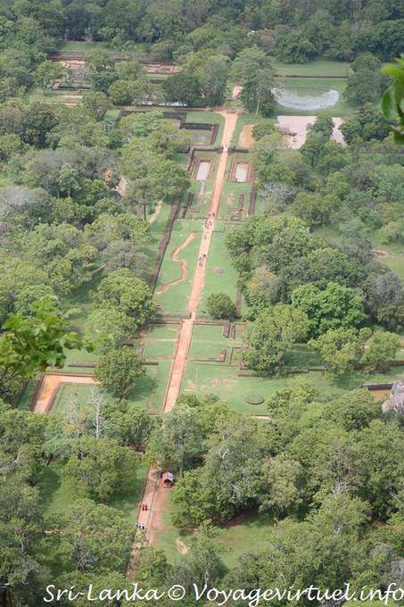 I giardini di Sigiriya visto dalla cima della roccia - Ceylon Sri Lanka