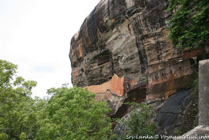 Vista parete a specchio lungo la scogliera, Sigiriya - Ceylon Sri Lanka