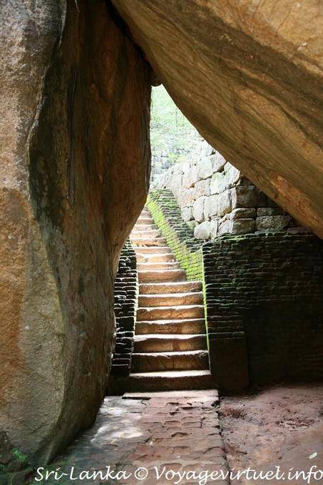 Boulder arco (arco di pietra), Sigiriya - Ceylon Sri Lanka