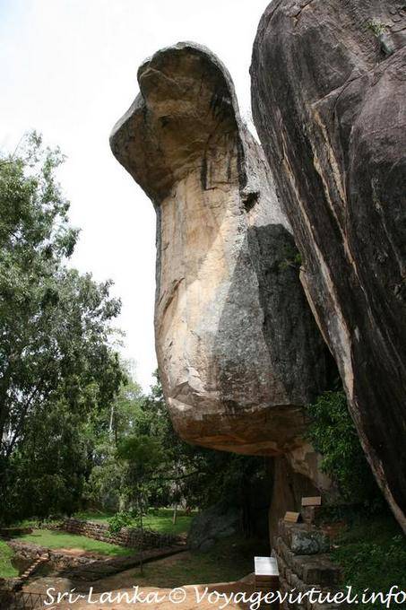 La grotta di ingresso Cobra (Cobra-cappuccio cantina), Sigiriya - Ceylon Sri Lanka