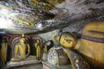Posa o loto nella terza grotta, Raja Maha Vihara, Dambulla, Ceylon Sri Lanka.