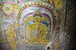 Soffitto roccia dipinta di un grotta-santuario, il Tempio d'Oro, Dambulla, Ceylon Sri Lanka.