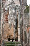Mattone Buddha senza testa Lankatilaka santuario Alahana Parivena, Polonnaruwa, Ceylon Sri Lanka.
