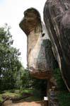 La grotta di ingresso Cobra (Cobra-cappuccio cantina), Sigiriya, Ceylon Sri Lanka.