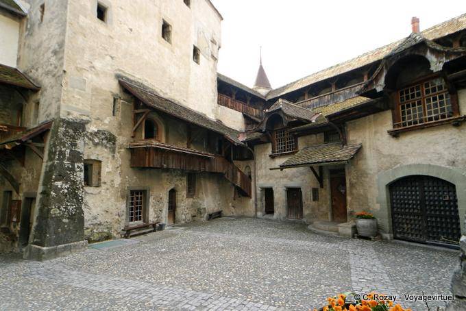 Cortile d'ingresso, il Castello di Chillon - La Svizzera