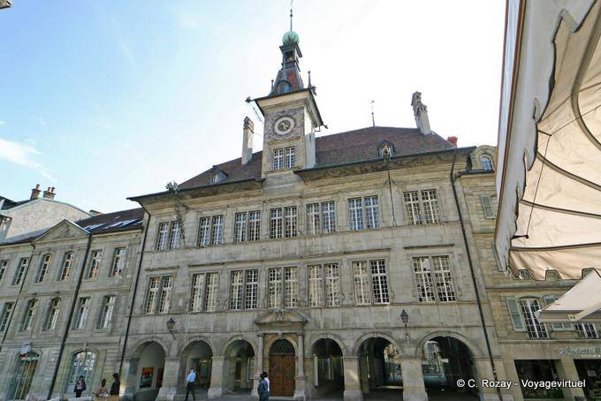Portici e orologio del Palazzo Comunale, Losanna - La Svizzera
