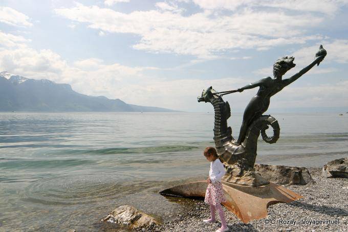 La bambina prima che la scultura di Edouard-Marcel Sandoz, un simbolo di Vevey - La Svizzera