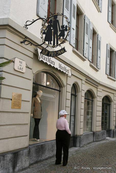 Shopping in rue du Lac, Vevey - La Svizzera