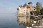 Vista dalle rive del lago, Castello di Chillon, Montreux, La Svizzera.